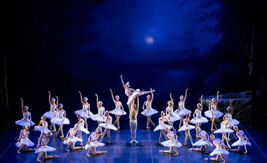 O Lago dos Cisnes no Rio: Curta temporada no Theatro Municipal